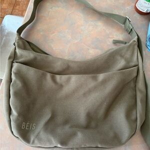 BÉIS Carryall Crossbody in Olive Green
